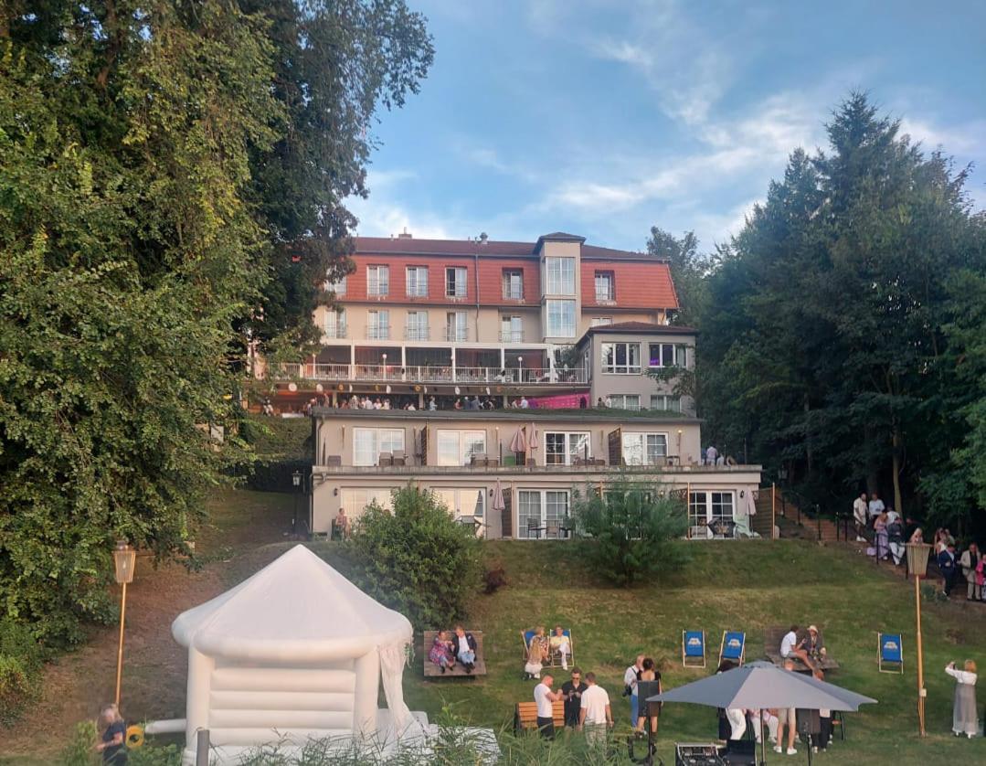 Strandhotel Vier Jahreszeiten Buckow Exterior foto